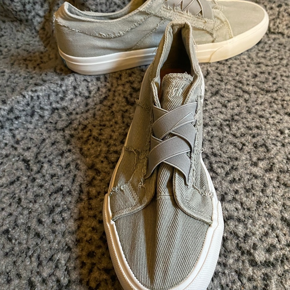 Blowfish Casual Slip-On Sneakers in Light Gray